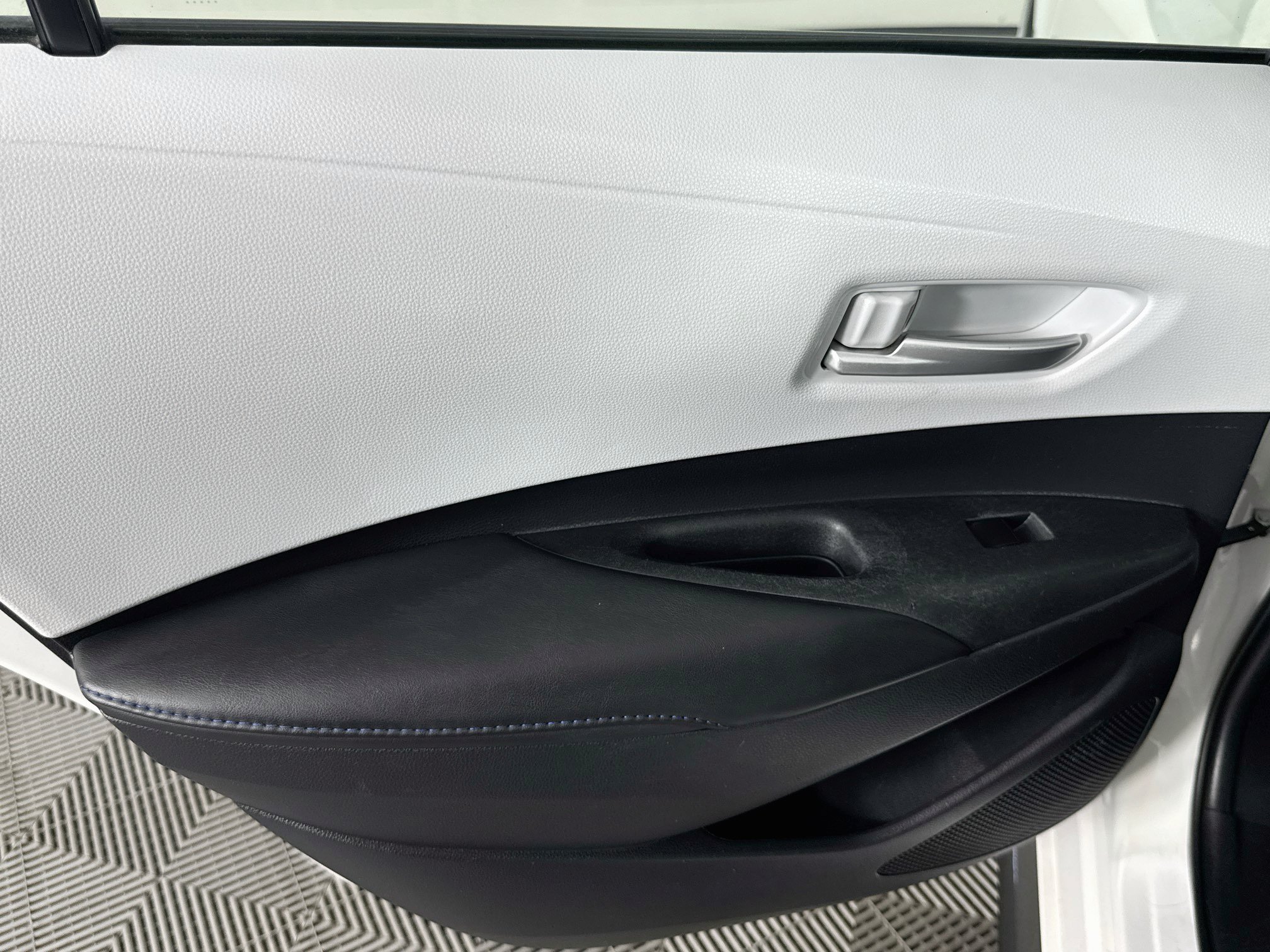 Used 2020 Toyota Corolla SE FWD image 40