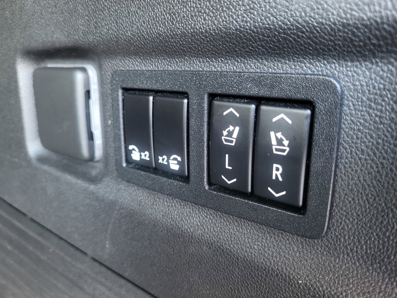 Used 2021 Chevrolet Suburban High Country w/ Premium Package image 31