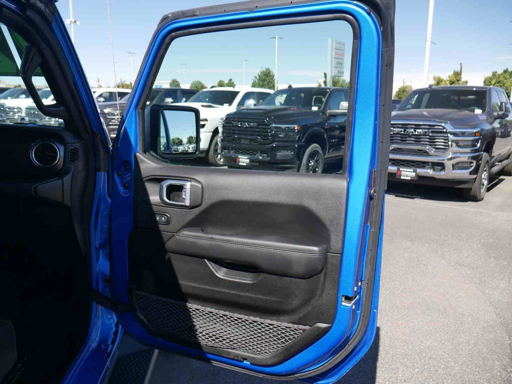 Used 2022 Jeep Wrangler Unlimited Sahara image 30