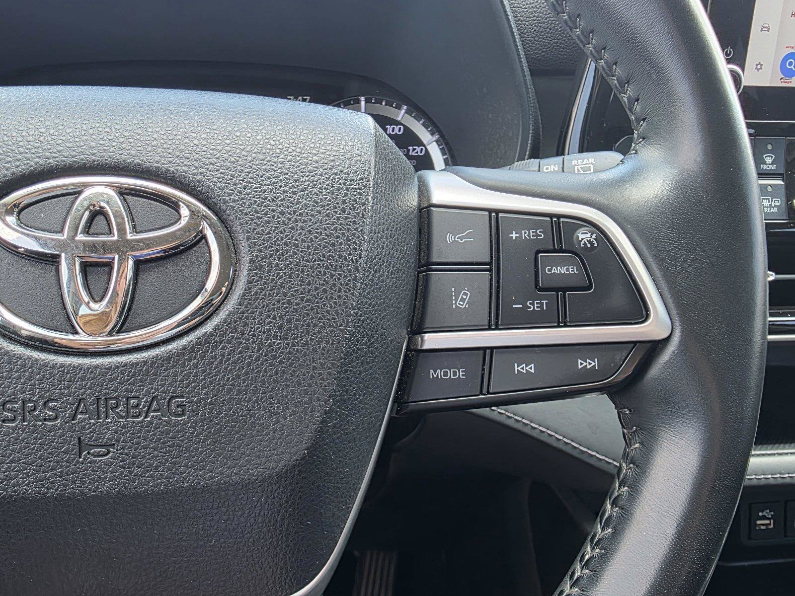 Used 2023 Toyota Highlander LE FWD image 14