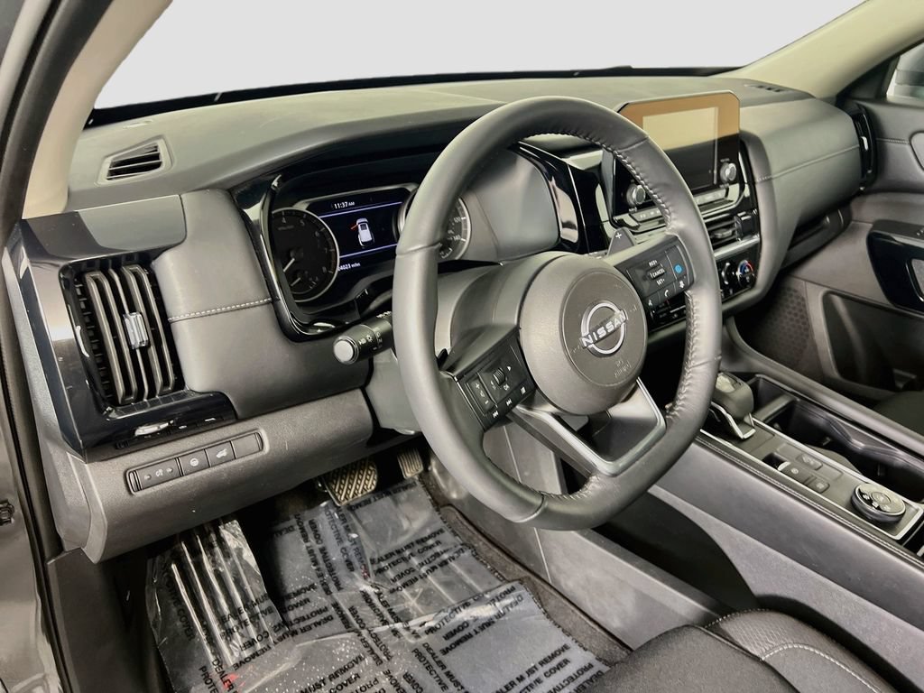 Used 2024 Nissan Pathfinder SV w/ SV Premium Package AWD/4WD image 8