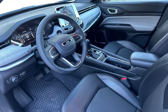 Used 2025 Jeep Compass Latitude w/ Convenience Group image 10