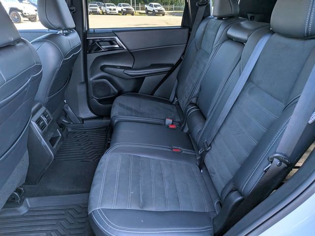Used 2024 Mitsubishi Outlander SE Black Edition FWD image 16