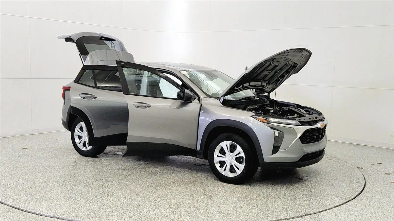 Used 2025 Chevrolet Trax LS w/ Driver Confidence Package FWD image 9