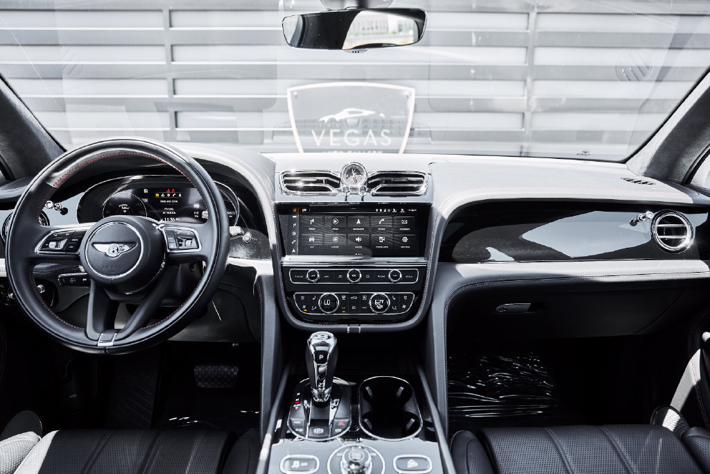 Used 2021 Bentley Bentayga AWD/4WD image 50