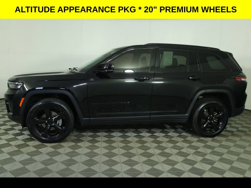 Used 2023 Jeep Grand Cherokee Altitude image 6