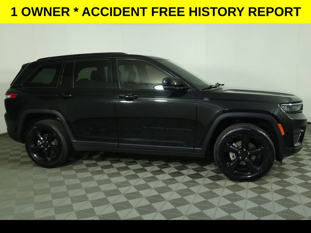 Used 2023 Jeep Grand Cherokee Altitude image 2