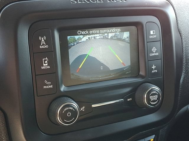 Used 2017 Jeep Renegade Latitude w/ Cold Weather Group AWD/4WD image 4
