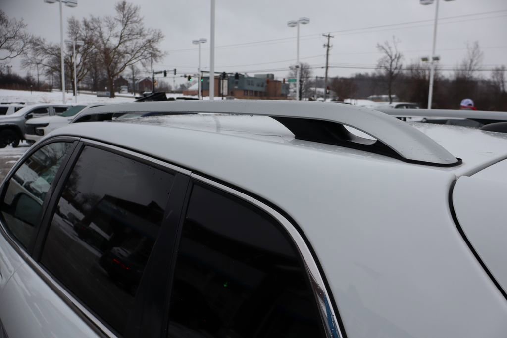 Used 2020 Jeep Cherokee Limited image 30