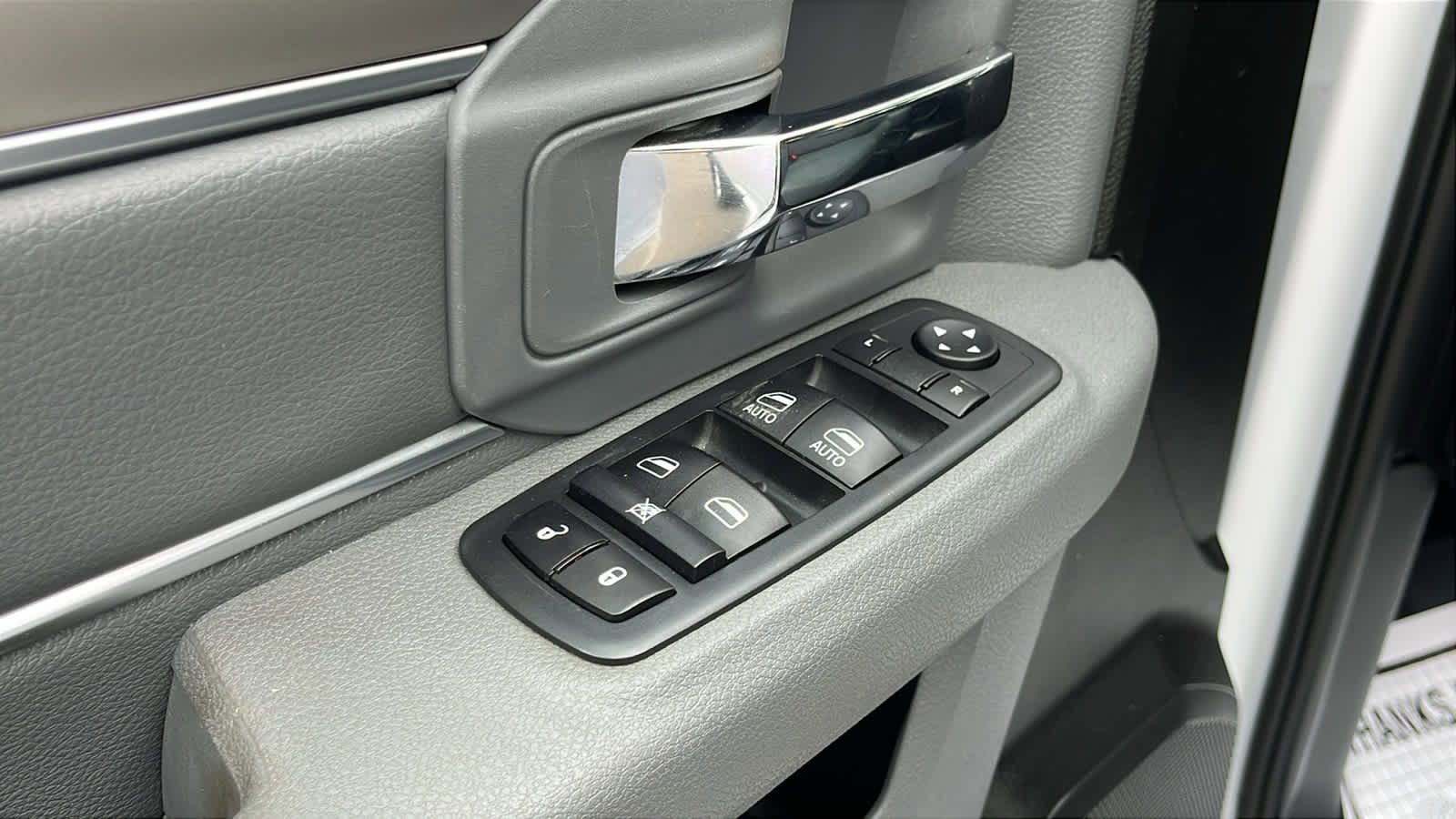 Used 2020 RAM 1500 Classic SLT AWD/4WD image 22