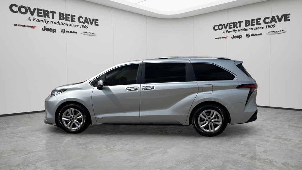 Used 2021 Toyota Sienna Limited image 5