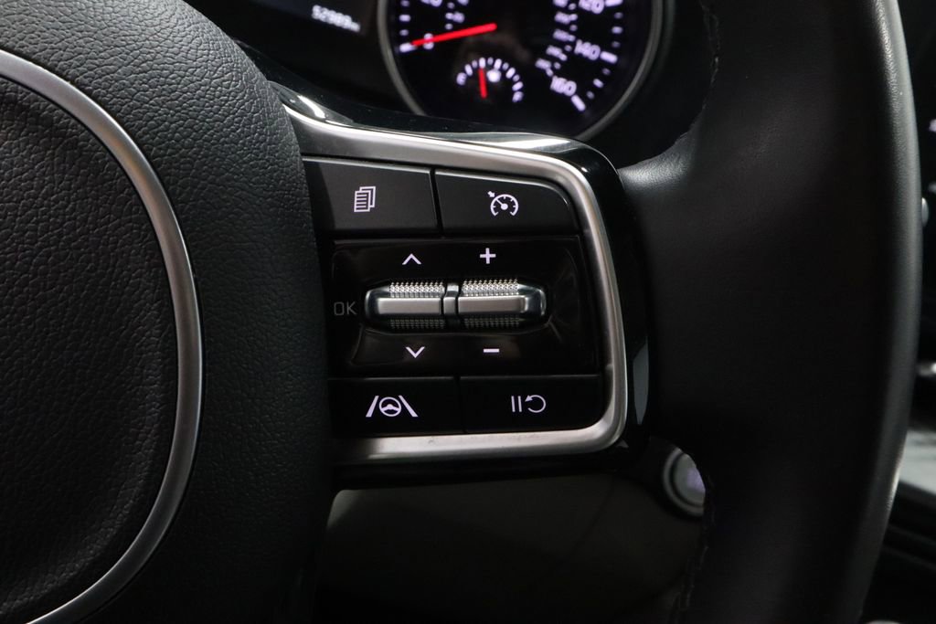 Used 2024 Kia Carnival LX FWD image 29