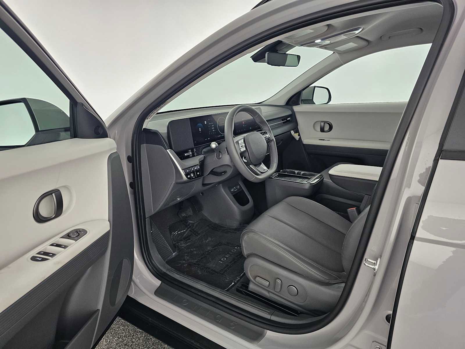Used 2025 Hyundai Ioniq 5 SEL RWD image 19