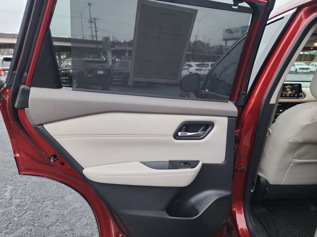 Used 2022 Nissan Rogue SV w/ SV Premium Package image 31