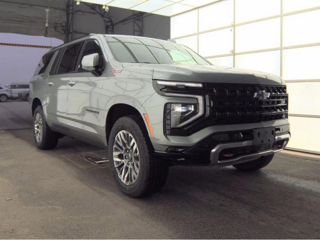 Used 2025 Chevrolet Suburban Z71 AWD/4WD image 4