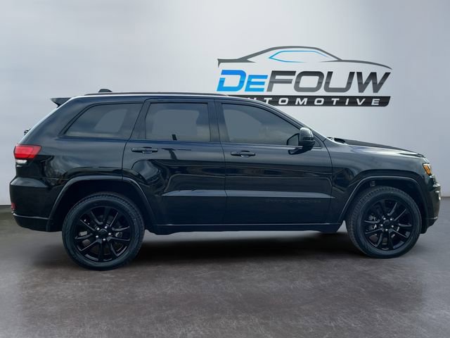 Used 2020 Jeep Grand Cherokee Altitude image 2