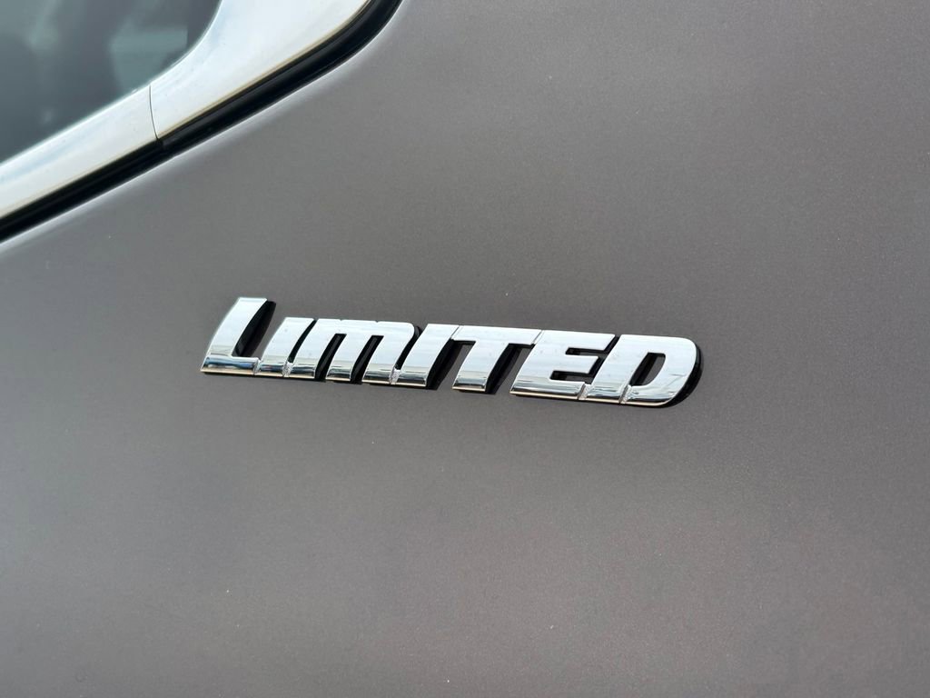 Used 2023 Toyota Tundra Limited w/ Power Package image 15