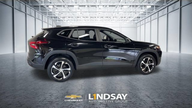 Used 2024 Chevrolet Trax RS FWD image 2