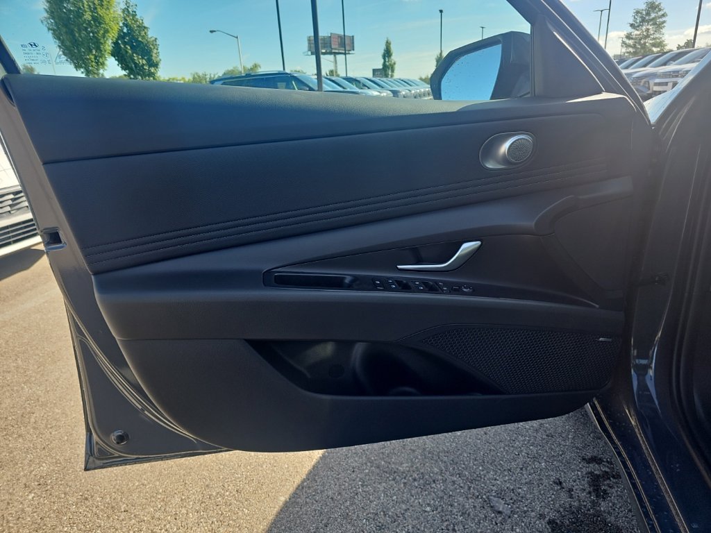 New 2026 Hyundai Elantra Limited FWD image 10