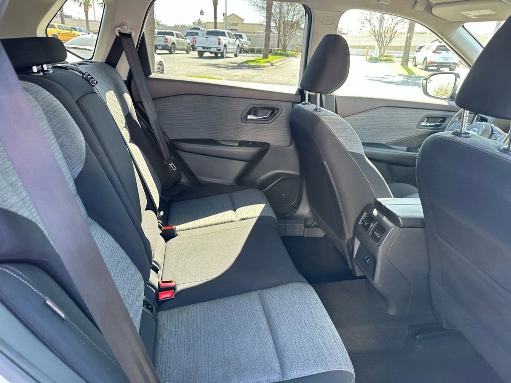 Used 2023 Nissan Rogue SV image 21
