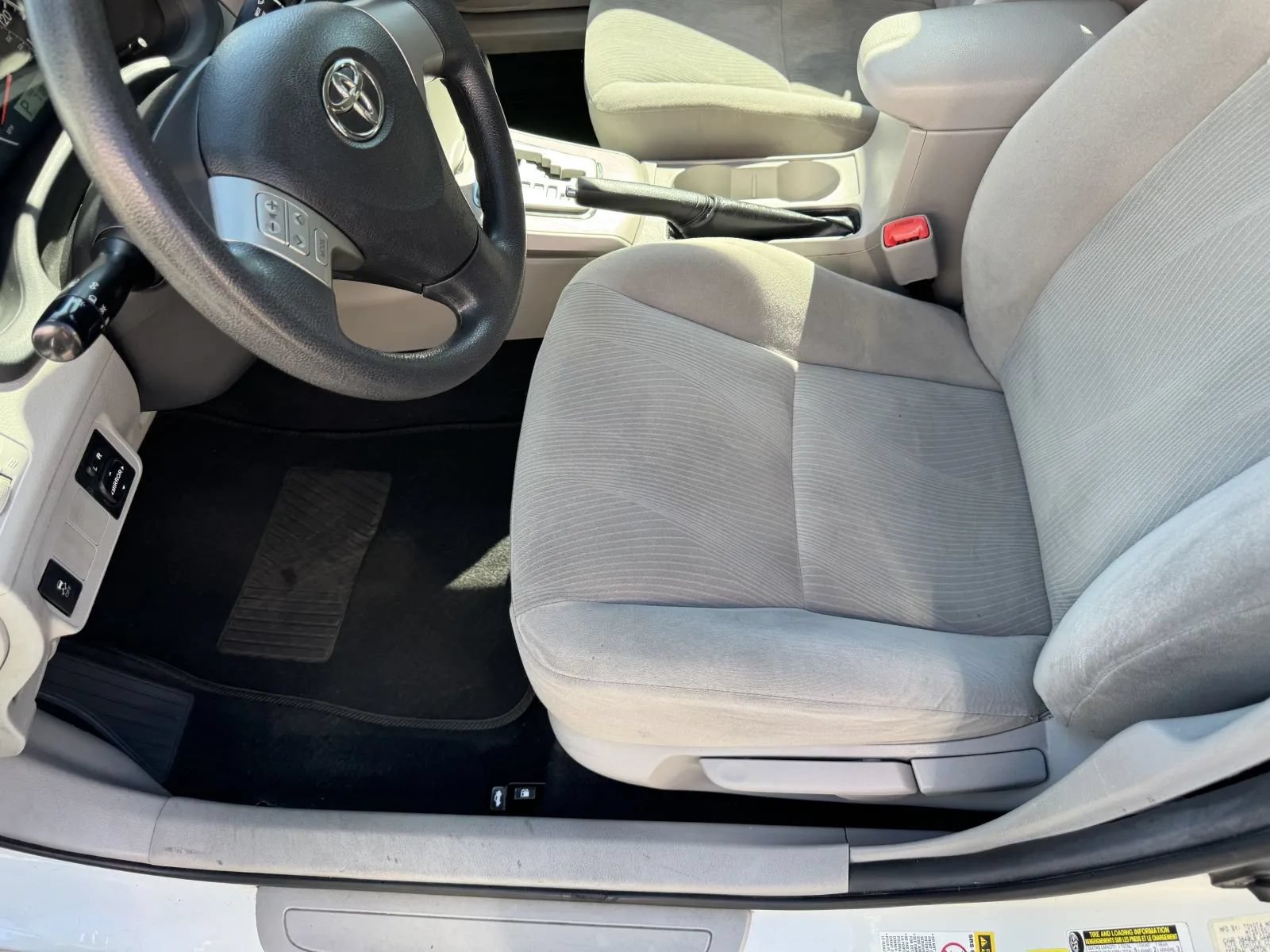 Used 2012 Toyota Corolla LE FWD image 19