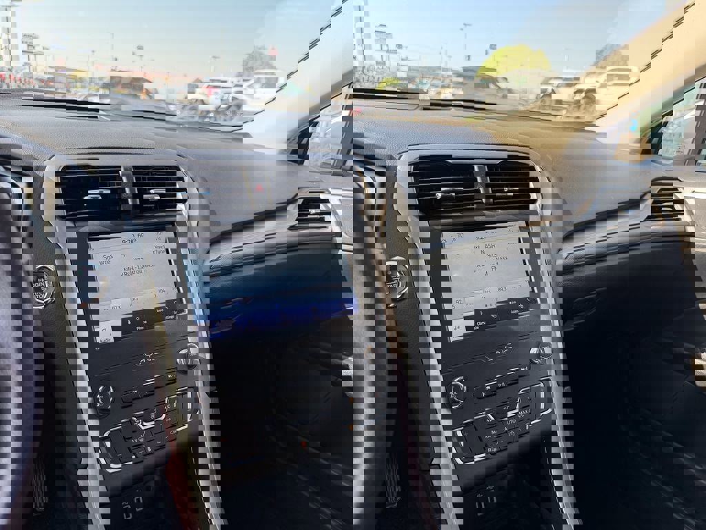 Certified 2020 Ford Fusion SE FWD image 16