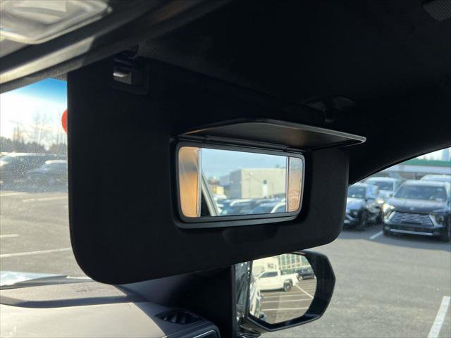 Used 2024 Chevrolet Suburban LT image 33