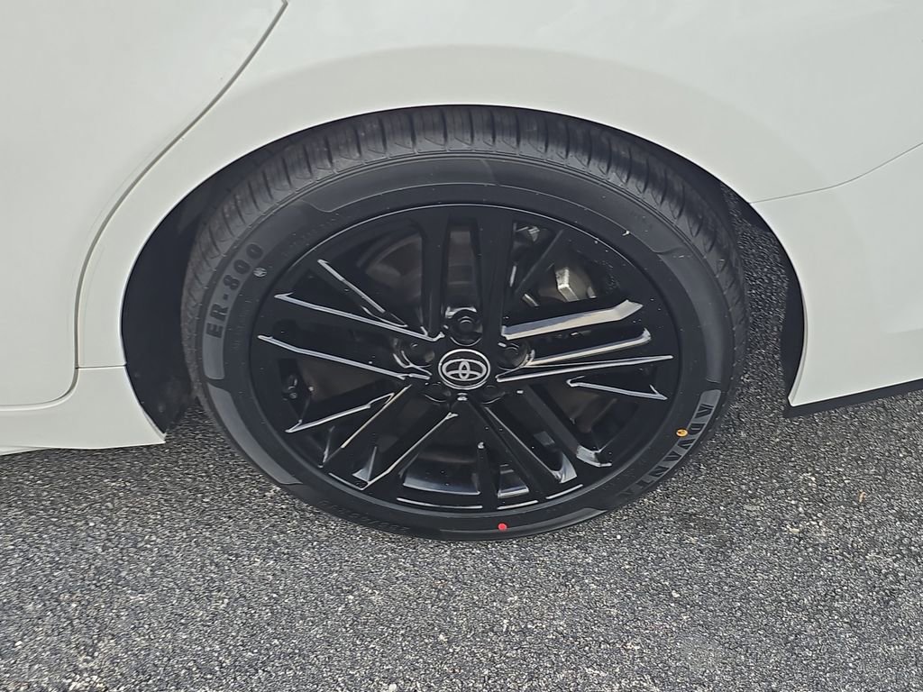 Used 2025 Toyota Camry SE image 5