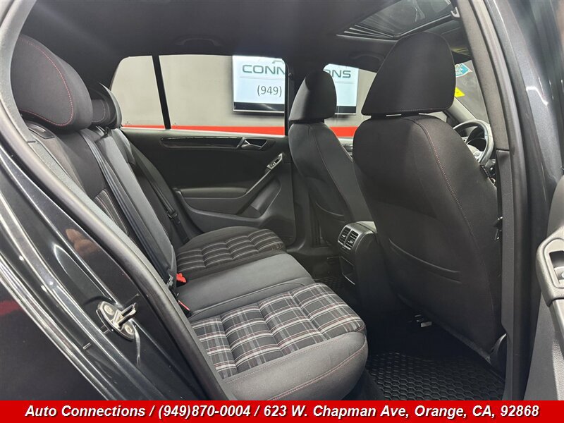 Used 2012 Volkswagen Golf 4-Door FWD image 8
