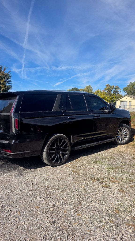 Used 2021 Cadillac Escalade Premium Luxury AWD/4WD image 2