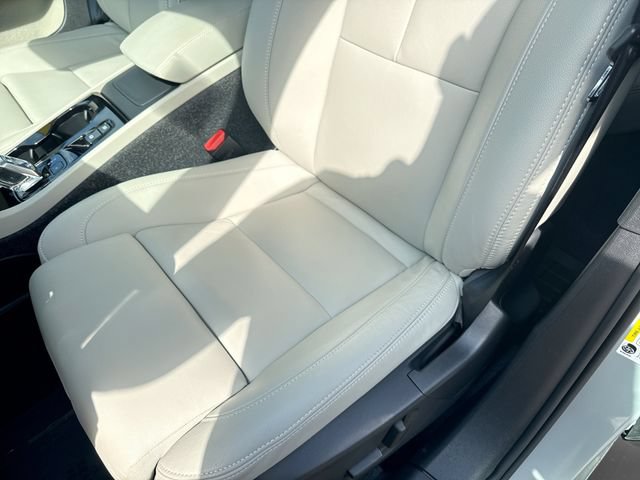 Certified 2026 Volvo XC40 B5 Plus AWD/4WD image 17