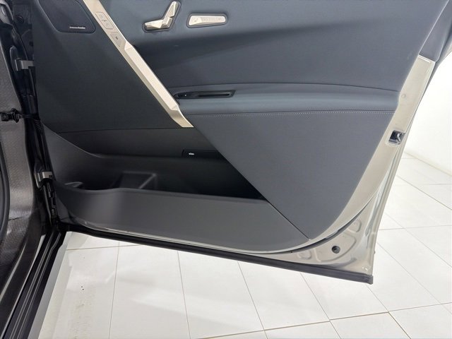 Used 2025 BMW iX xDrive50 w/ Premium Package image 18