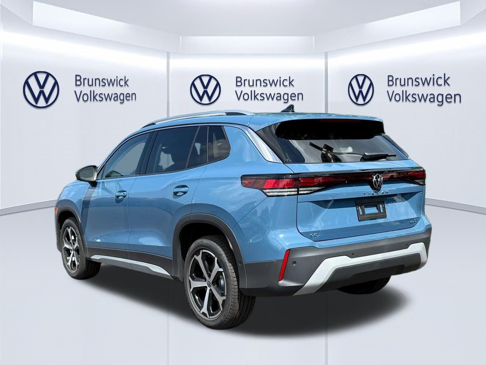 New 2026 Volkswagen Tiguan SE AWD/4WD image 4