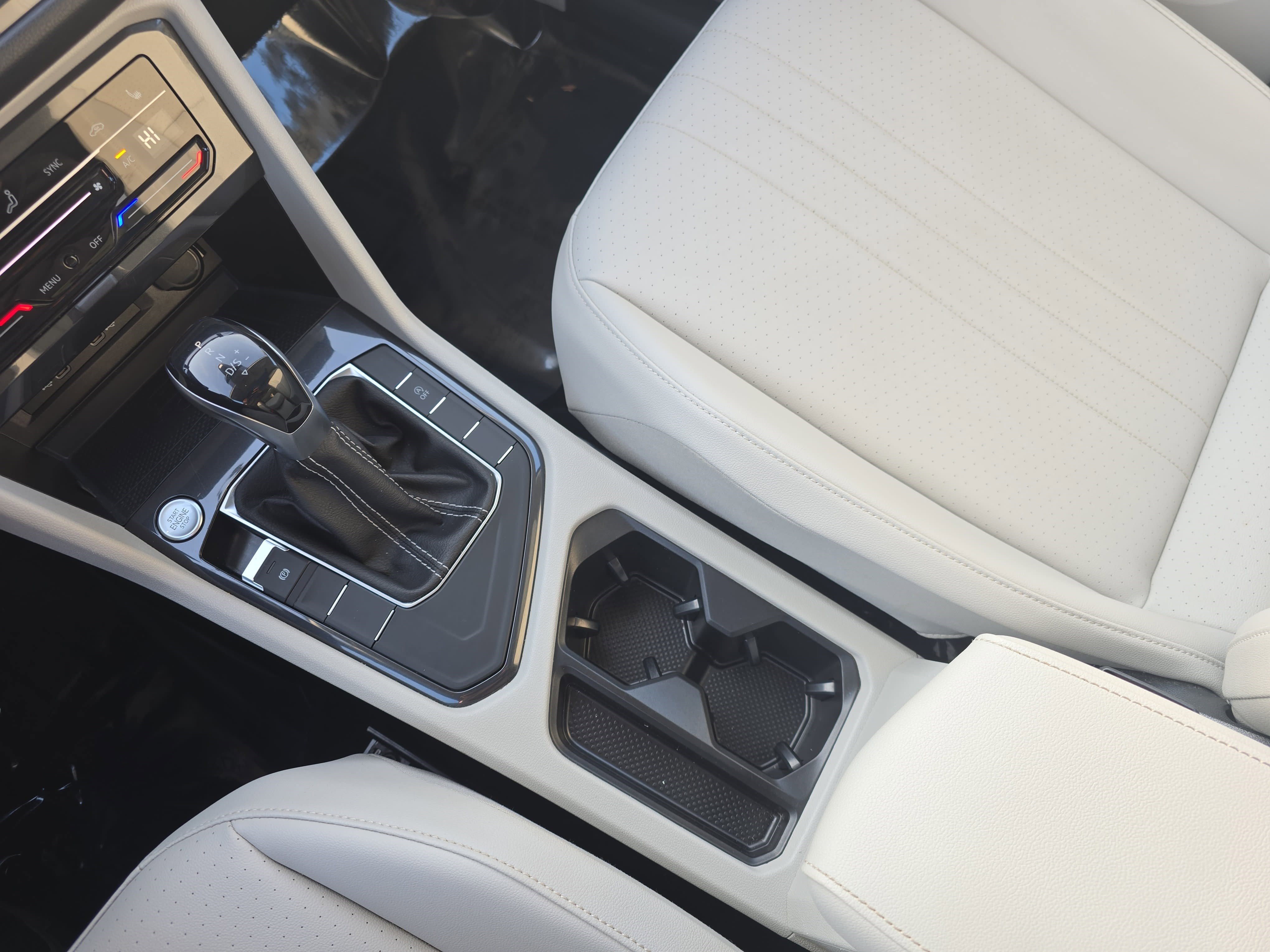 Used 2022 Volkswagen Tiguan SE image 23