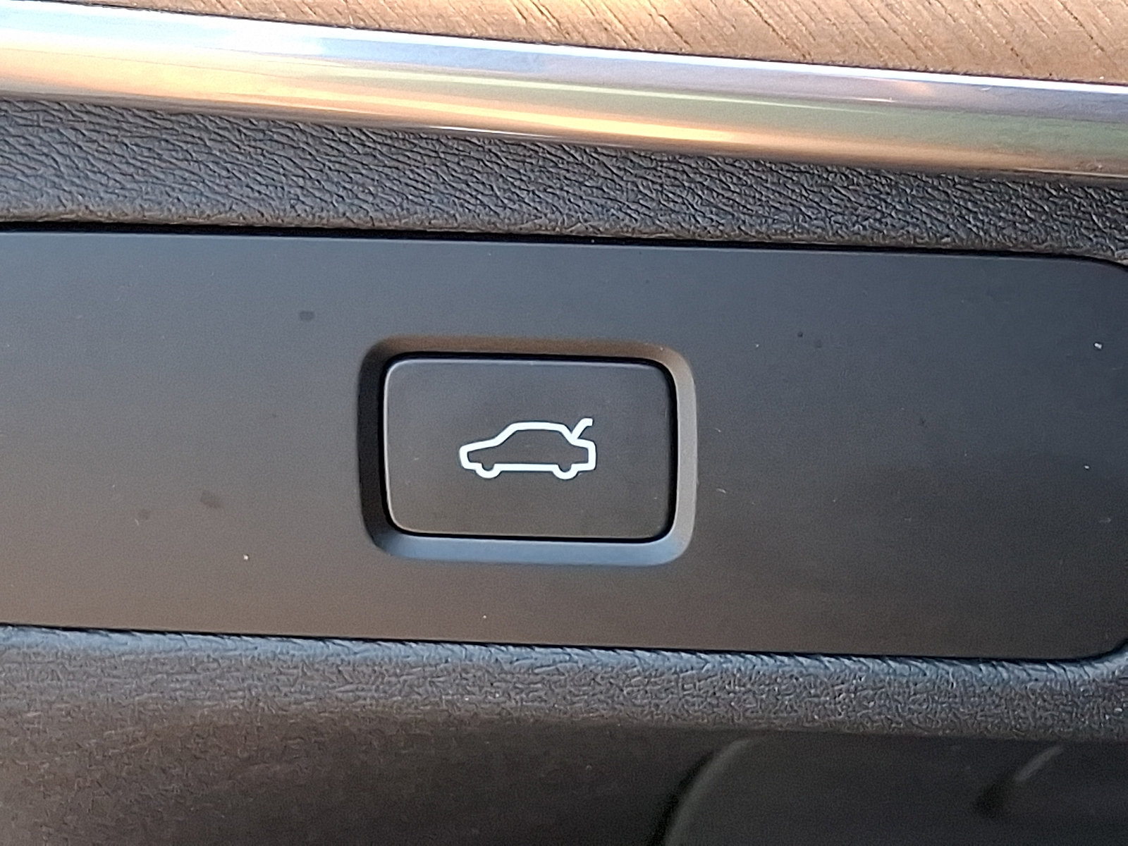 Certified 2024 Volvo XC90 B6 Plus AWD/4WD image 28