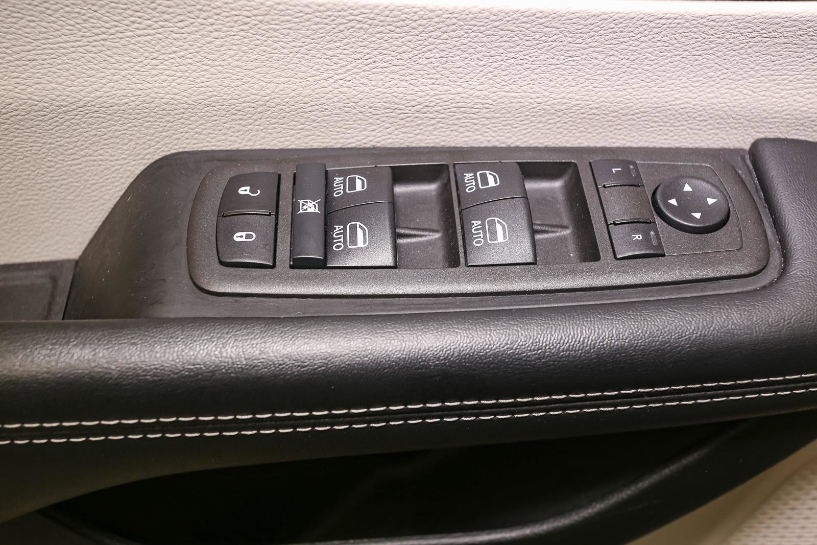 Used 2022 Chrysler Pacifica Limited w/ Uconnect Theater Family Group AWD/4WD image 48