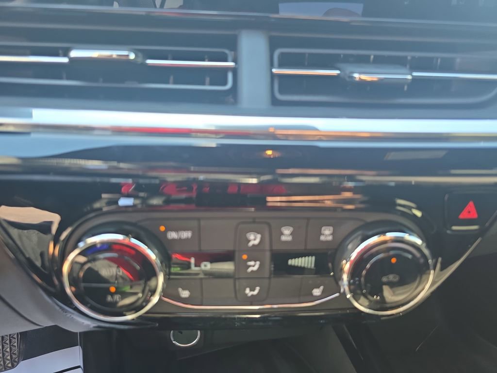 Used 2025 Chevrolet Trax RS w/ Sunroof Package image 26