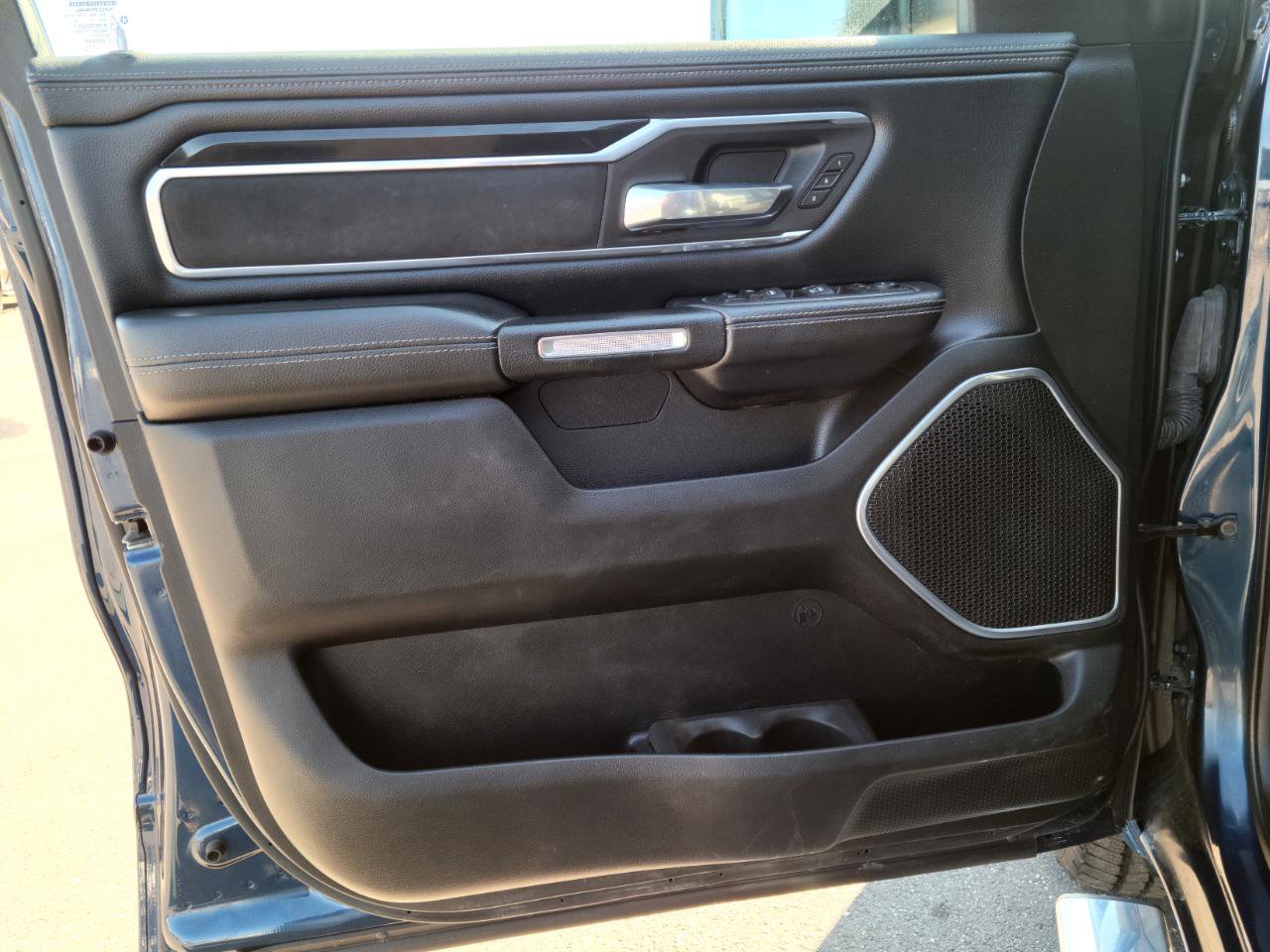 Used 2022 RAM 1500 Laramie w/ Sport Appearance Package AWD/4WD image 8