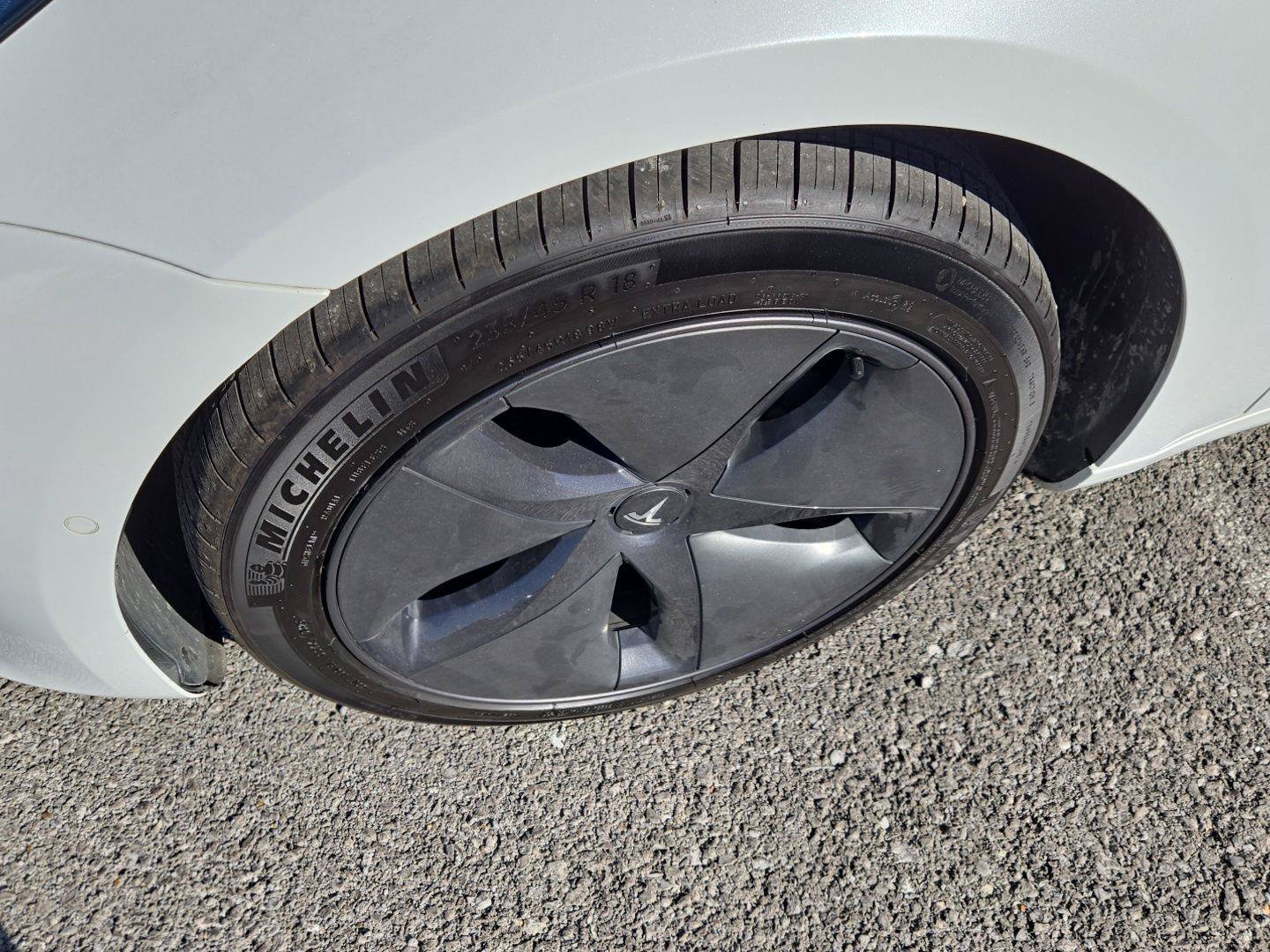 Used 2020 Tesla Model 3 Standard Range RWD image 12