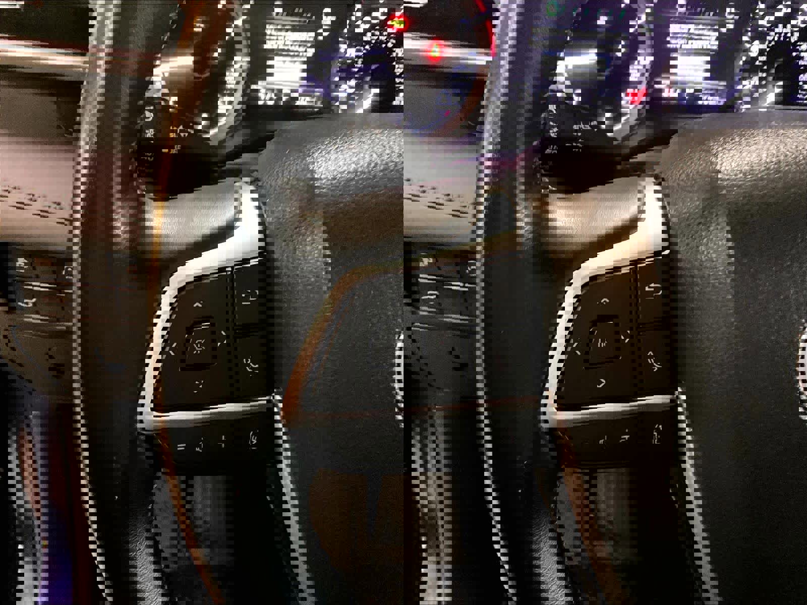 Used 2024 Toyota Highlander XLE image 24