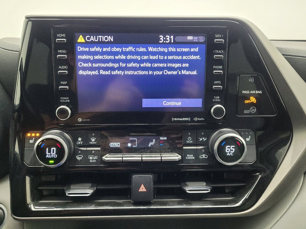 Used 2021 Toyota Highlander XLE FWD image 25