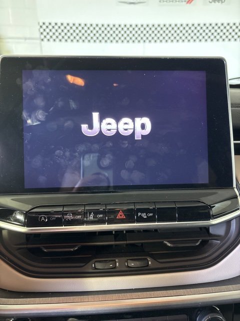 Certified 2024 Jeep Compass Limited image 3