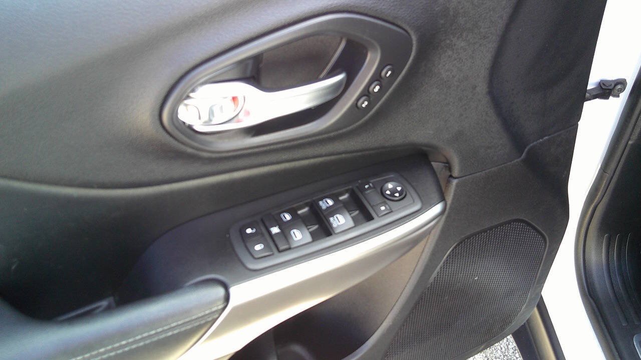 Used 2020 Jeep Cherokee Limited AWD/4WD image 19