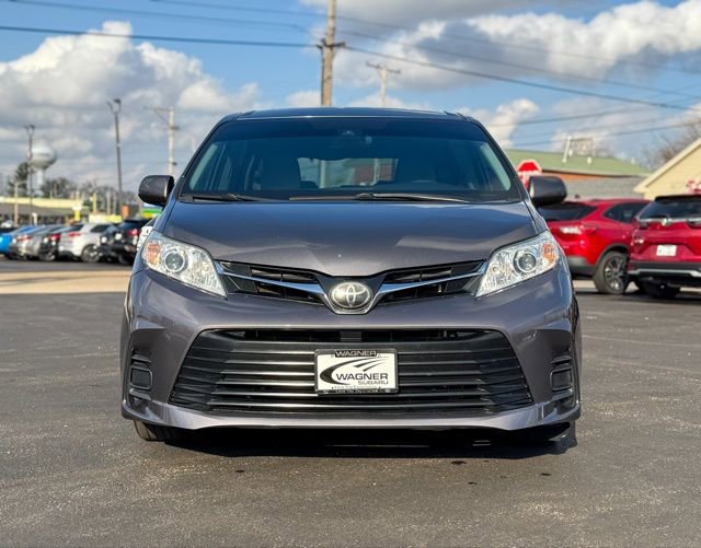 Used 2020 Toyota Sienna LE image 2