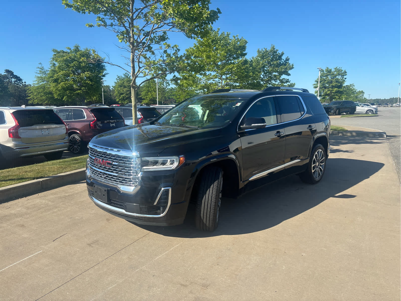 Used 2021 GMC Acadia Denali w/ Denali Ultimate Package AWD/4WD image 4