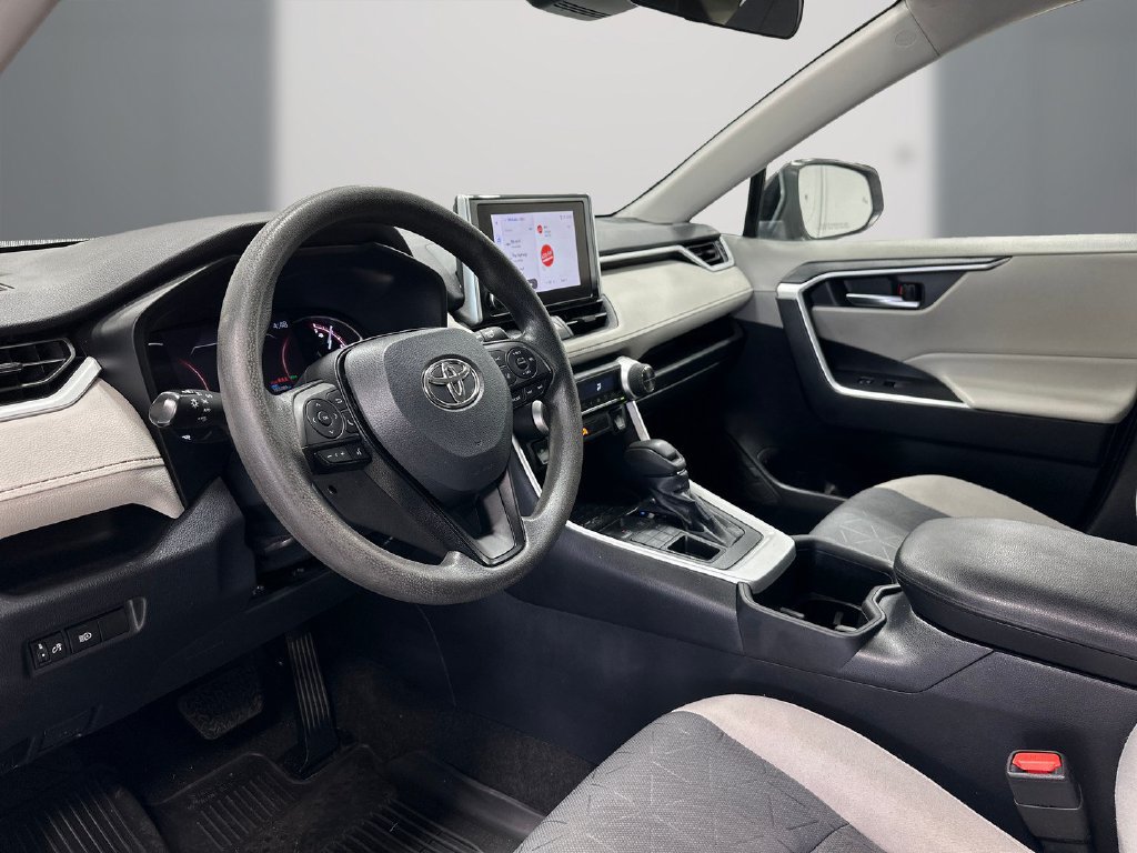 Used 2023 Toyota RAV4 XLE AWD/4WD image 13