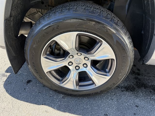 Used 2019 RAM 1500 Laramie AWD/4WD image 11