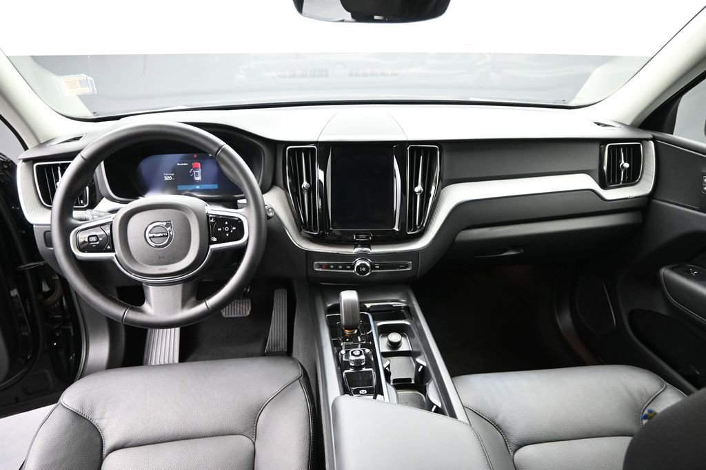 Used 2025 Volvo XC60 B5 Plus AWD/4WD image 17