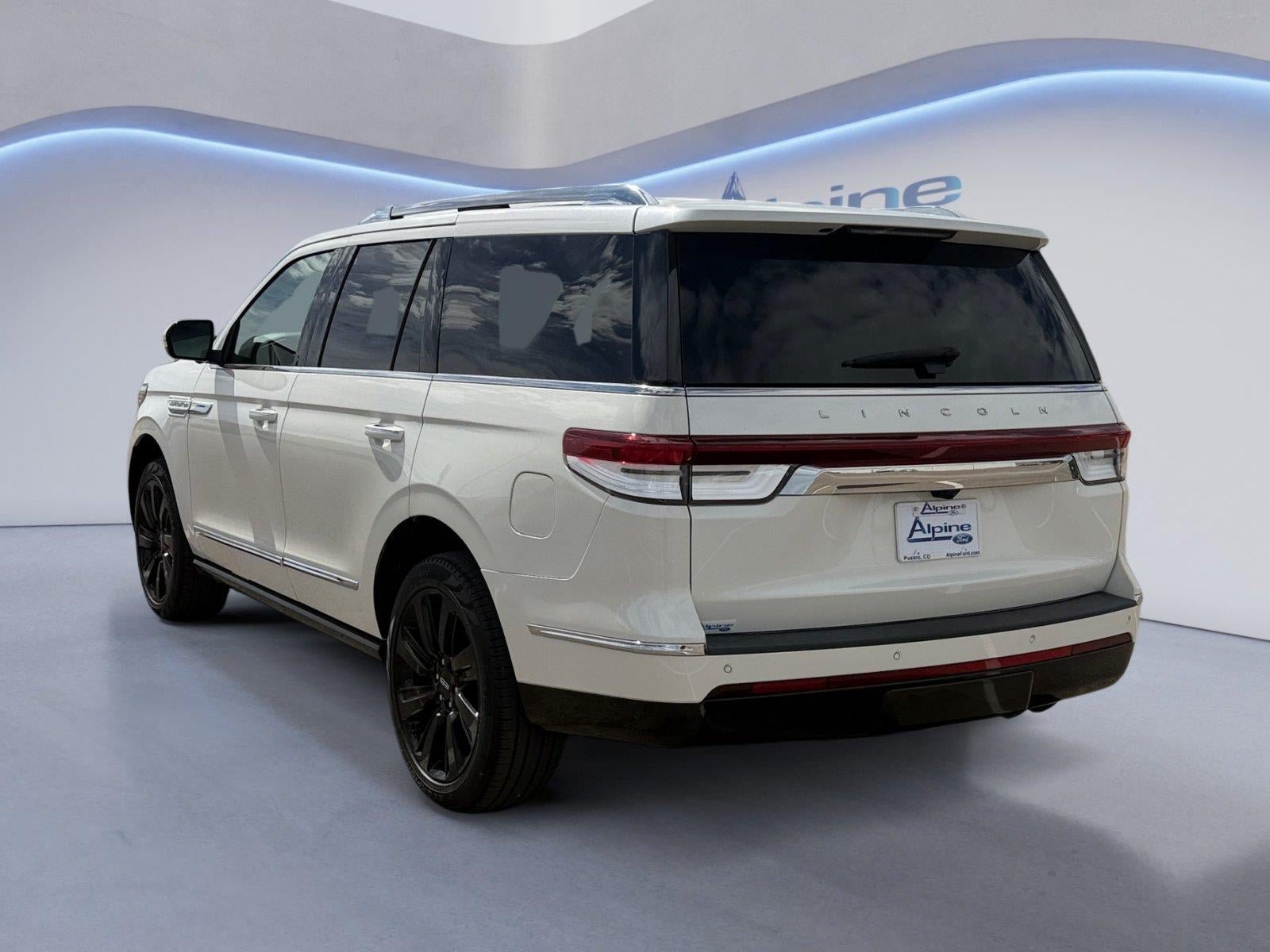 Used 2022 Lincoln Navigator Reserve AWD/4WD image 3