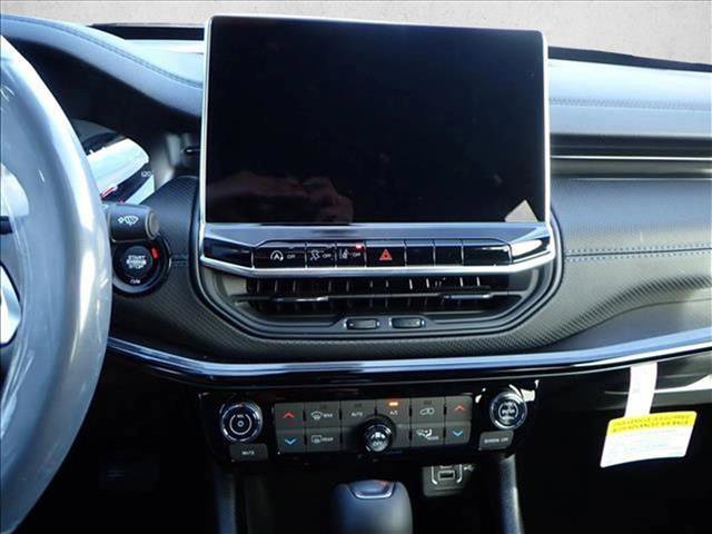 New 2026 Jeep Compass Latitude w/ Sun and Sound Group AWD/4WD image 18
